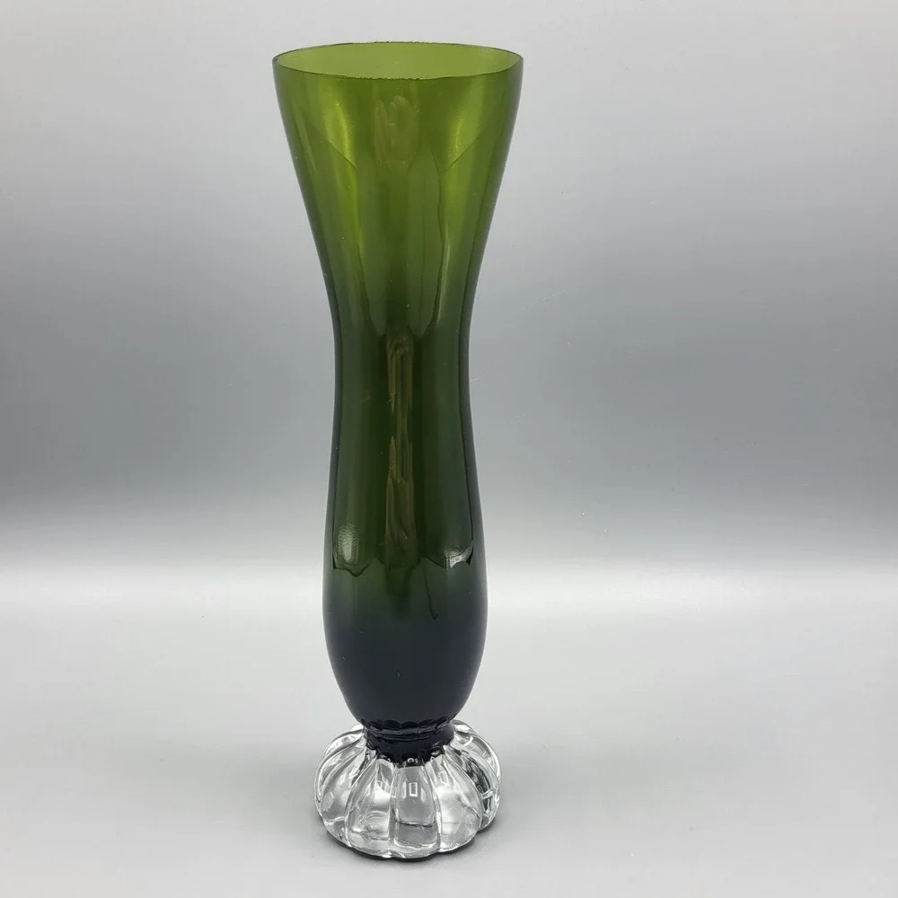 Vintage MCM Mid Century Modern Bud Vase Art Glass Scalloped Base Green 9